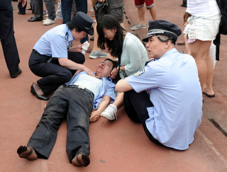 Illustration for article titled David Beckham Makes Appearance In Shanghai, Causes Stampede